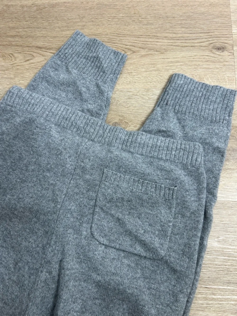 NWT Unsubscribed 100% Cashmere Gray Jogger Sweater Pant Relaxed Fit - Picture 5 of 16